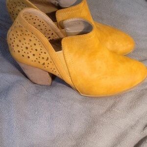 CCOCCI Mustard Yellow Suede Cutout Heeled Booties